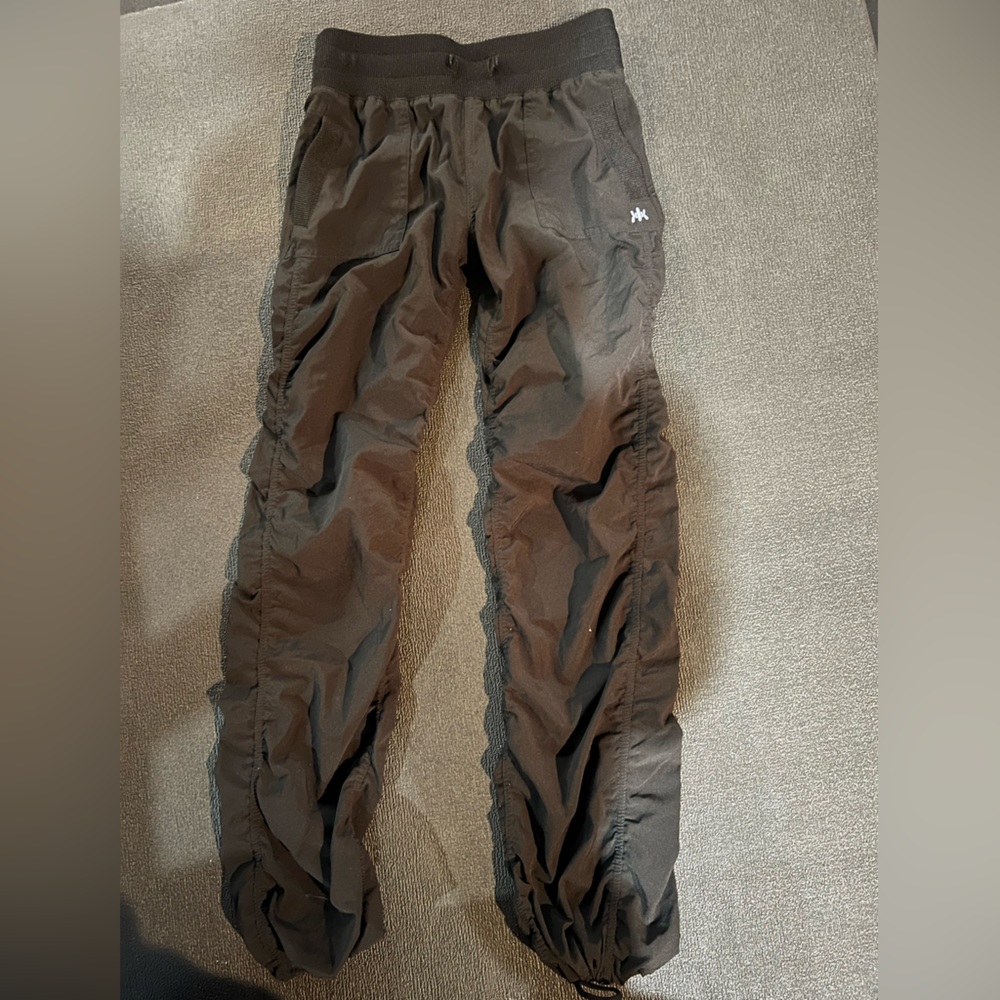 NWOT Awesome black ruched girls pant (fit like the dance pant!) sz m (10/12)